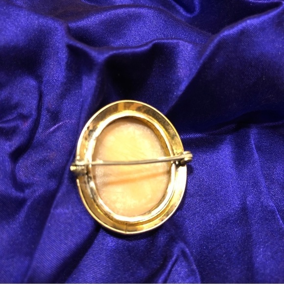 CAMEO brooch pendant, antique, blush pink, gold colored etched edges, and ivory - Picture 7 of 11